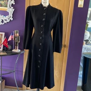 Rare Vintage women’s lightweight 100% wool coat. Gorgeous Flowy fabric, navy.